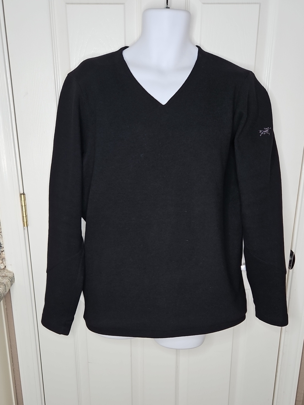 Arc'teryx Men's Donovan Black V-Neck Long Sleeve Wool Blend Sweater Large